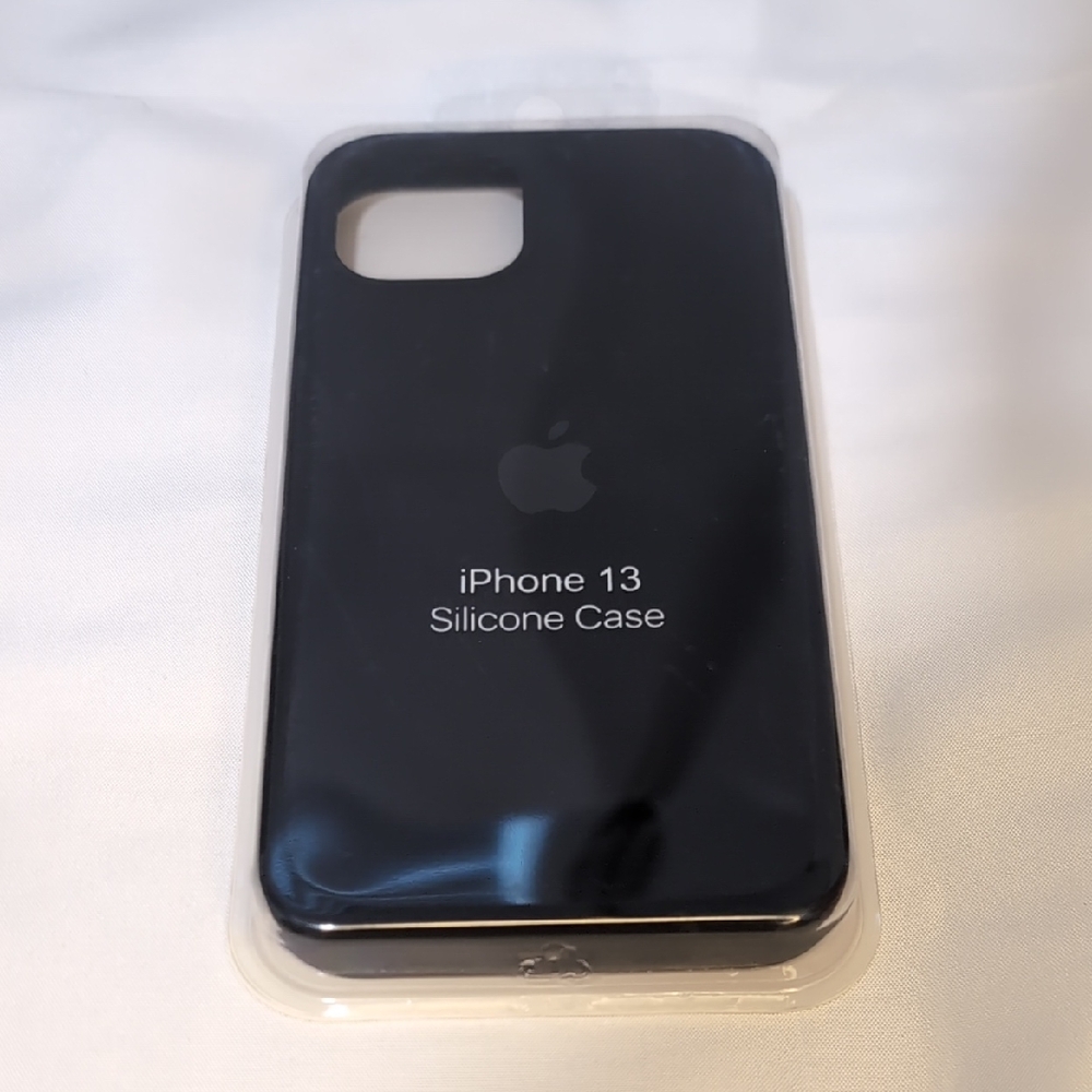 Apple iPhone 13 Midnight Silicone Case